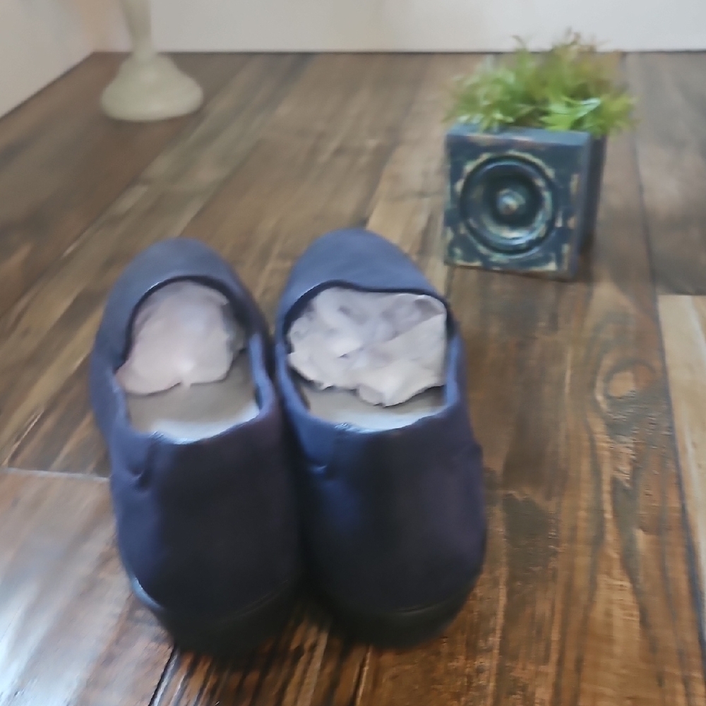 Clarks Cloudsteppers Women's Navy Blue Embossed Suede Slip On‎ Flats - Picture 8 of 11